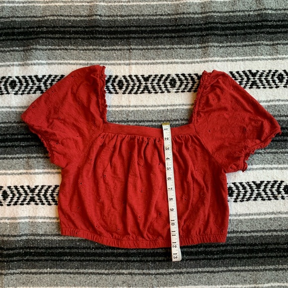 American Eagle Red Eyelet Puff Sleeve Crop Top Size L - Picture 4 of 7
